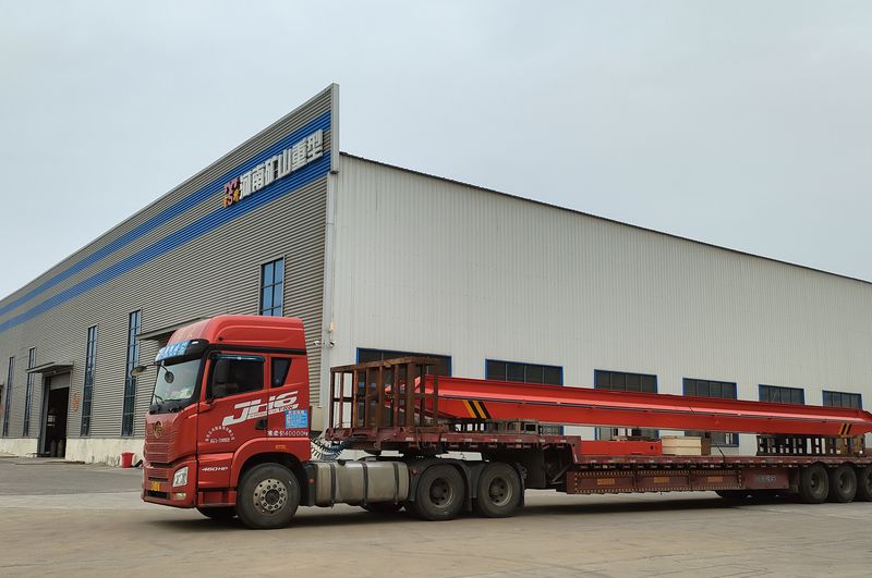 電動單梁起重機(jī)3臺 LD5t—16.8m LD3t—16.5m /2臺 制作完成，發(fā)往江西南昌交付客戶使用。